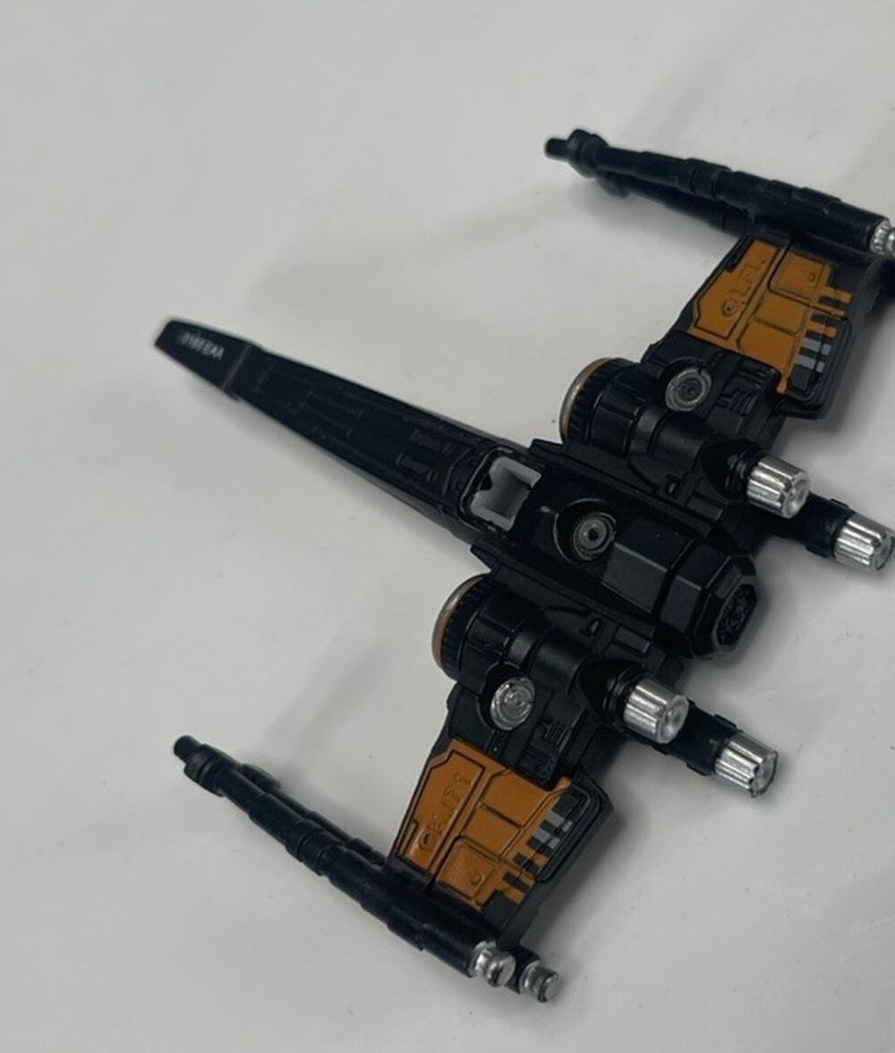 Hot Wheels Star Wars Poe's X Wing Fighter Mini Figure Diecast Toy Black Orange